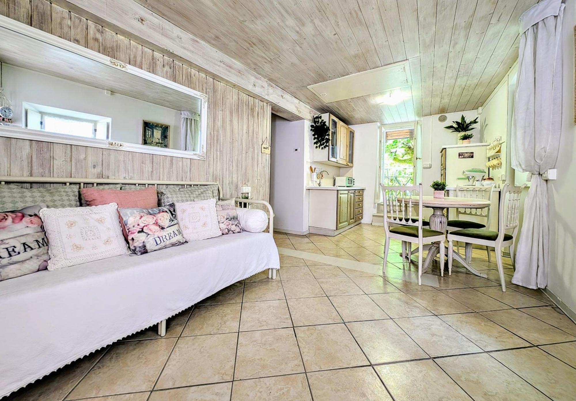 Appartamento Via Torrazza 19 Dongo Luaran gambar