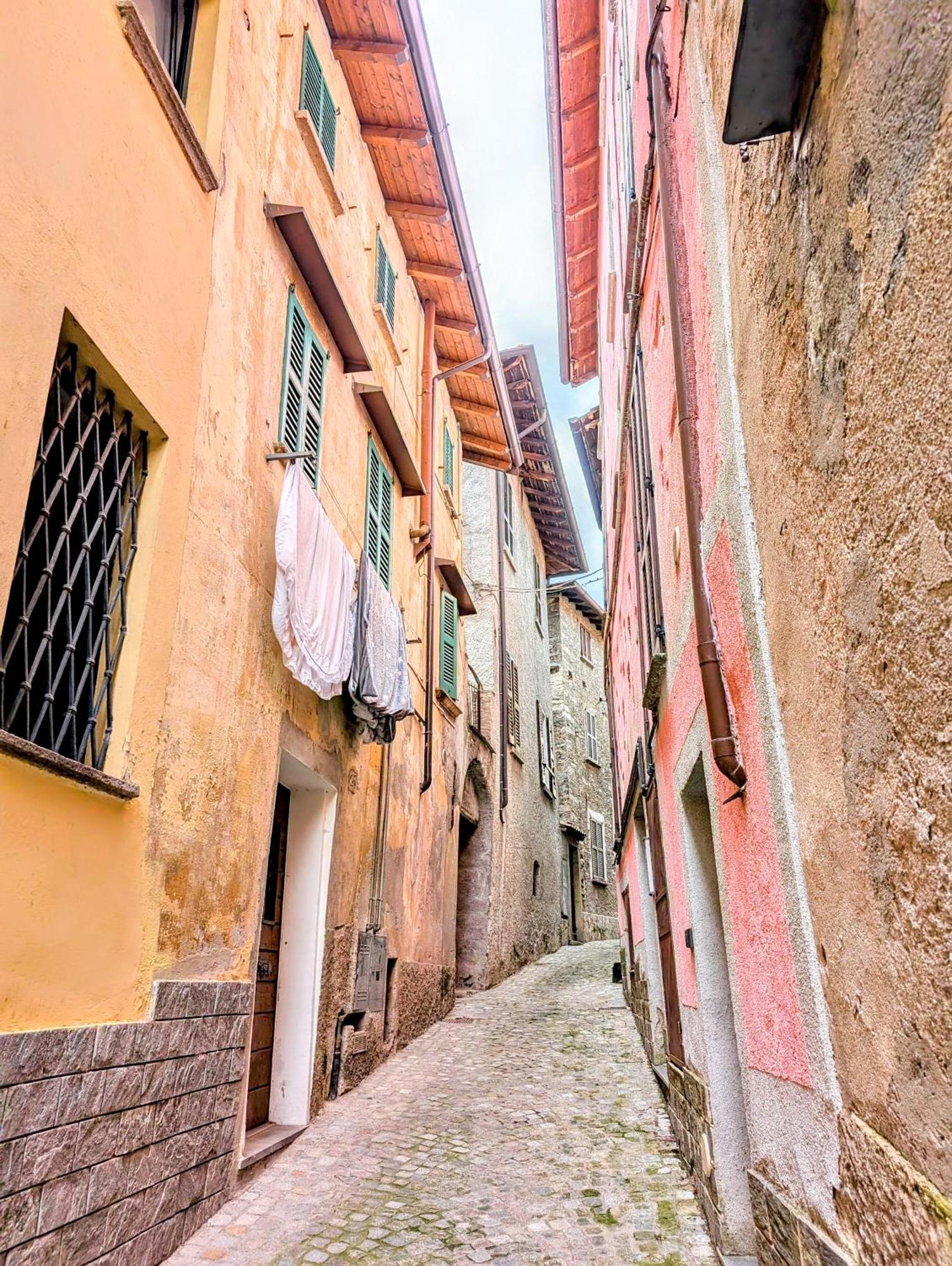 Appartamento Via Torrazza 19 Dongo Luaran gambar